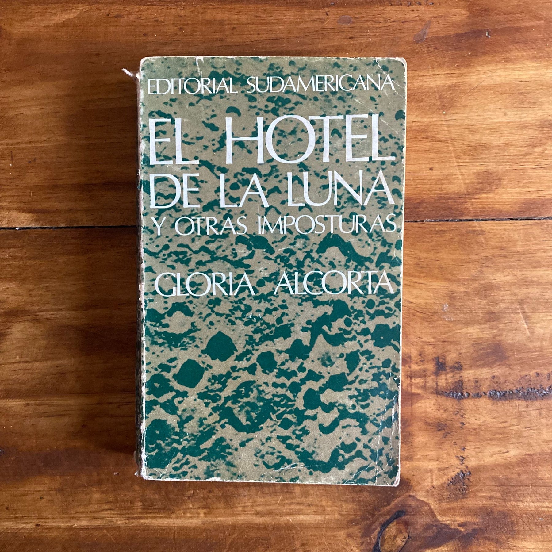 El hotel de la luna y otras imposturas