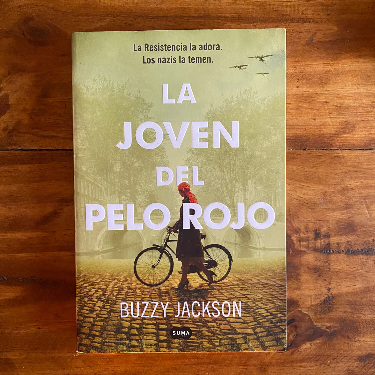 La joven del pelo rojo