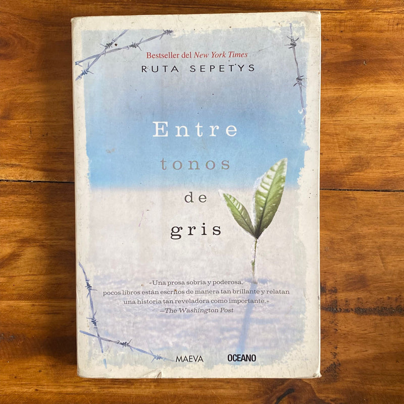Entre tonos de gris